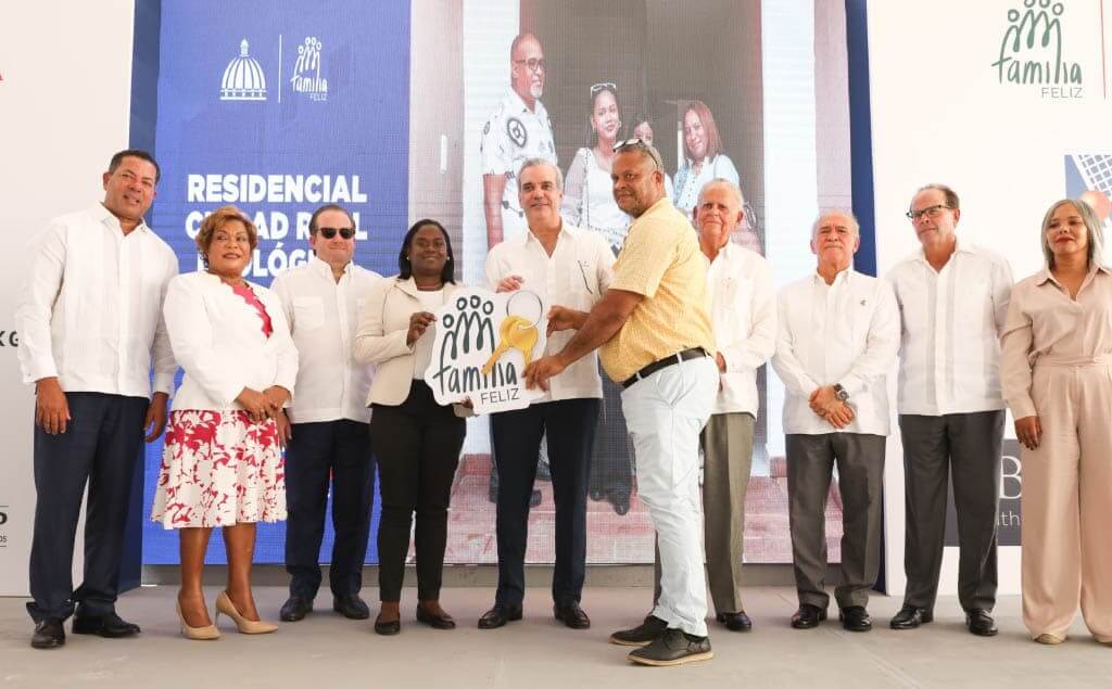 Luis Abinader, presidente de República Dominicana, inaugurando obras