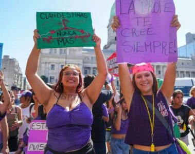 Mujeres manifestándose en Argentina