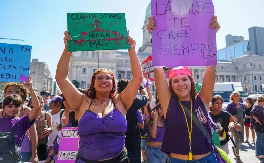 Mujeres manifestándose en Argentina