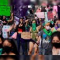 Mujeres manifestándose en México