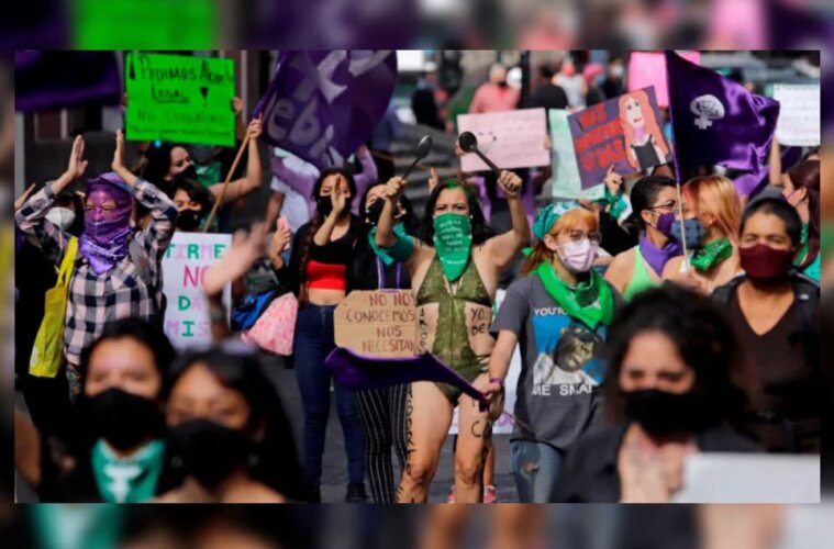 Mujeres manifestándose en México