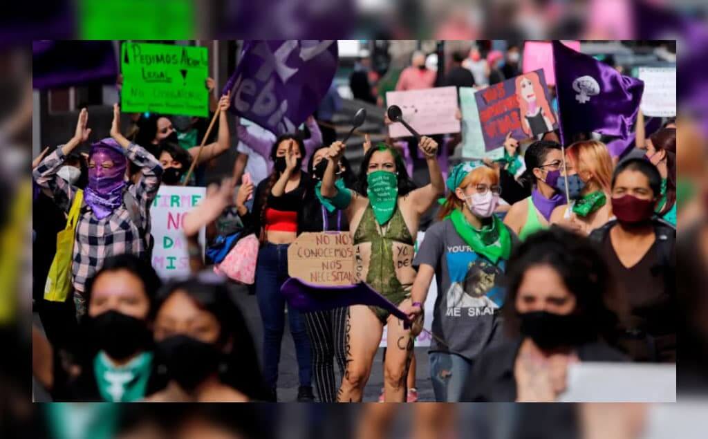 Mujeres manifestándose en México