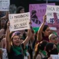 Mujeres manifestándose en la conmemoración del 25N