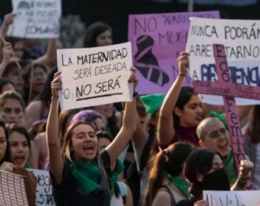 Mujeres manifestándose en la conmemoración del 25N