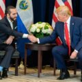 Nayib Bukele y Donald Trump en medio de un encuentro político