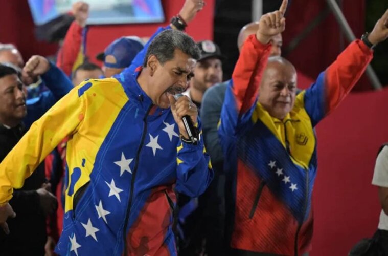Nicolás Maduro en medio de un evento