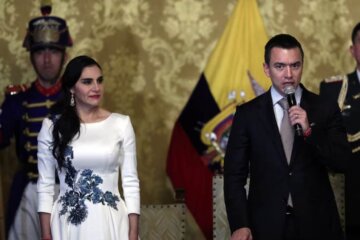 Noboa y Abad, durante un evento político en Ecuador