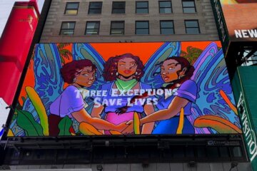 cartel en times square que pide despenalizar el aborto en RD