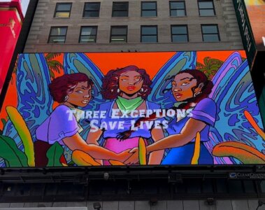 cartel en times square que pide despenalizar el aborto en RD