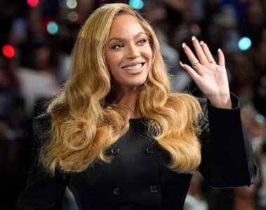 Beyoncé durante un evento de campaña de la candidata demócrata a la presidencia, la vicepresidenta Kamala Harris, en Houston, el 25 de octubre de 2024