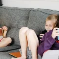 menores con celulares