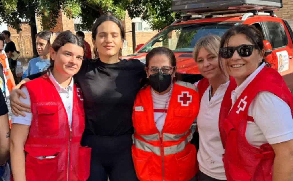 Rosalia ayudando con las victimas del DANA