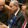 Benjamín Netanyahu y Yoav Gallant en medio de un evento político en Israel