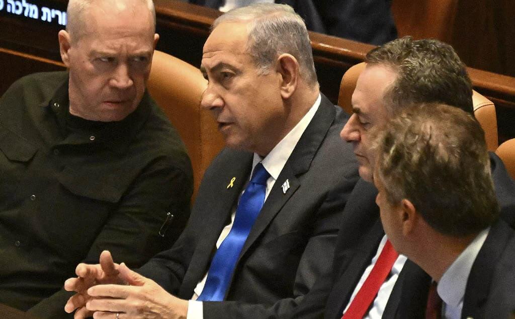 Benjamín Netanyahu y Yoav Gallant en medio de un evento político en Israel