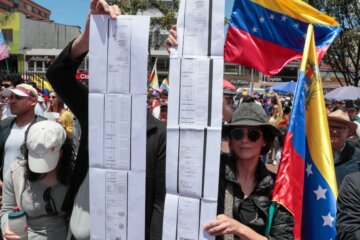 Ciudadanía en Venezuela protestando