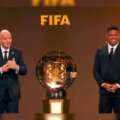 Gianni Infantino y Ronaldo, en el sorteo del Mundial de Clubes