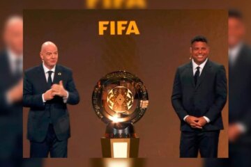 Gianni Infantino y Ronaldo, en el sorteo del Mundial de Clubes