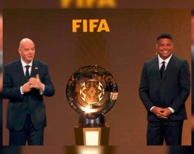 Gianni Infantino y Ronaldo, en el sorteo del Mundial de Clubes