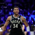 Giannis Antetokounmpo, de los Bucks, una de las figuras de la NBA