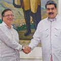 Gustavo Petro y Nicolás Maduro durante evento político