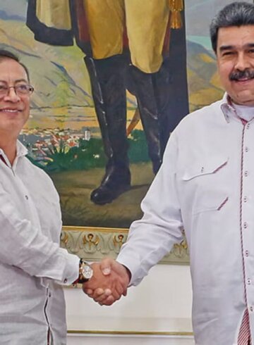 Gustavo Petro y Nicolás Maduro durante evento político