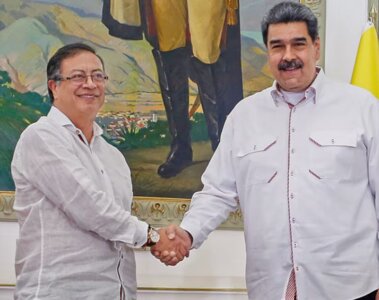 Gustavo Petro y Nicolás Maduro durante evento político