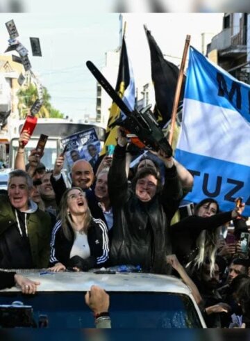 Javier Milei en medio de un acto de campaña