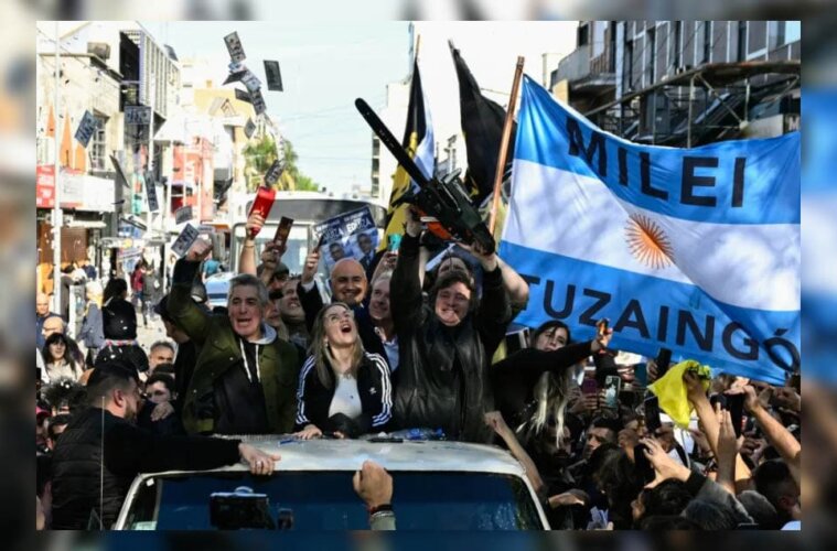 Javier Milei en medio de un acto de campaña