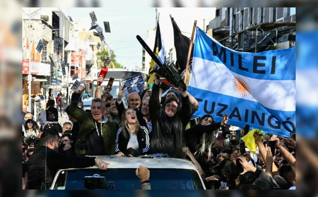 Javier Milei en medio de un acto de campaña