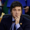 Javier Milei en medio de un evento político