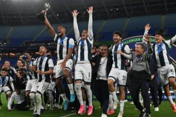 Pachua celebrando el pase de ronda tras vencer a Botafogo