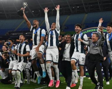 Pachua celebrando el pase de ronda tras vencer a Botafogo