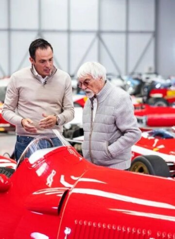 Ecclestone ha confiado a su asistente, Hartley Jr la venta de la colección.