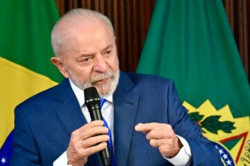 Lula da Silva habalndo en un evento en brasil