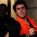 Luigi Mangione, gritando antes de entrar a la corte