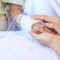 niña en hospital