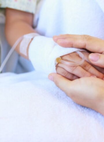 niña en hospital