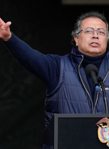 gustavo petro durante un discurso en bogotá