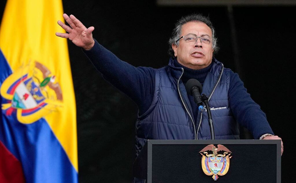 gustavo petro durante un discurso en bogotá