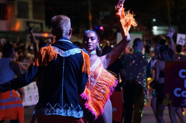 bailarines en la feria de cali