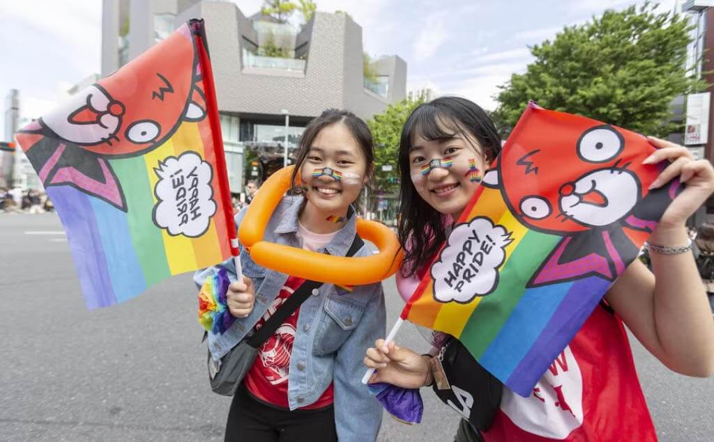 Sociedad en Japón pidiendo matrimonio igualitario