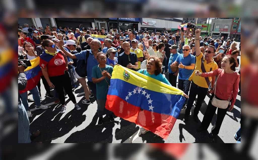 Personas protestando en Venezuela