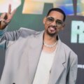 will smith posando en el backstage