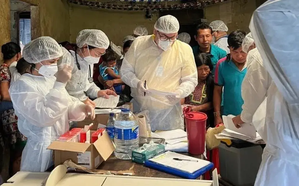 doctores contra el brote de tosferina en antioquia