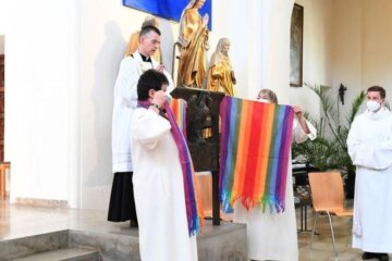 sacerdotes gays