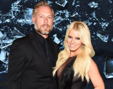 Jessica Simpson y Eric Johnson posando en una gala