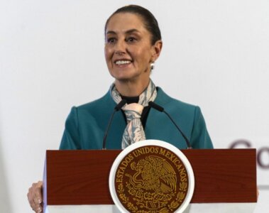 Presidenta de México hablando sobre los deportados