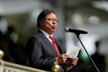 Presidente Gustavo Petro hablando en un evento