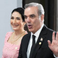 Luis Abinader y su pareja, en su acto de toma de posesión
