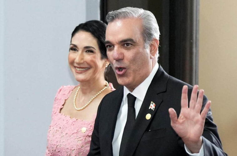 Luis Abinader y su pareja, en su acto de toma de posesión